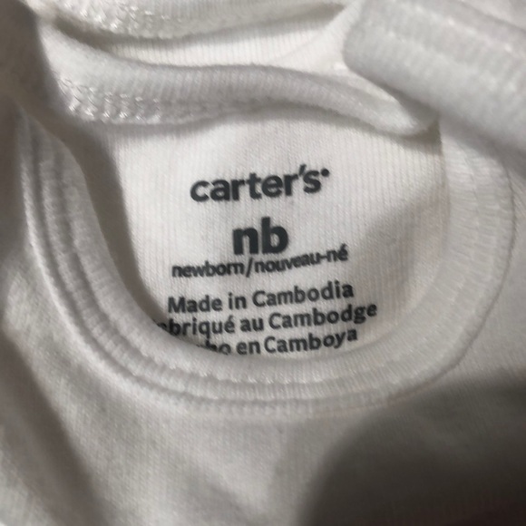 Carter’s set of 4 tank top white onesies - Picture 3 of 3